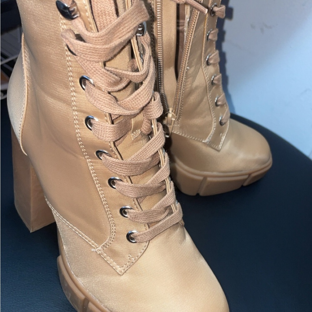Steve Madden Tan Lace-Up Women's Boots